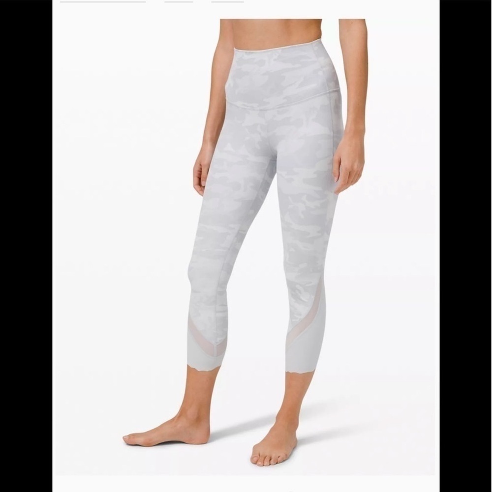 Lululemon Wunder Under High-Rise Crop 23" Scallop Full-On Luxtreme size 4